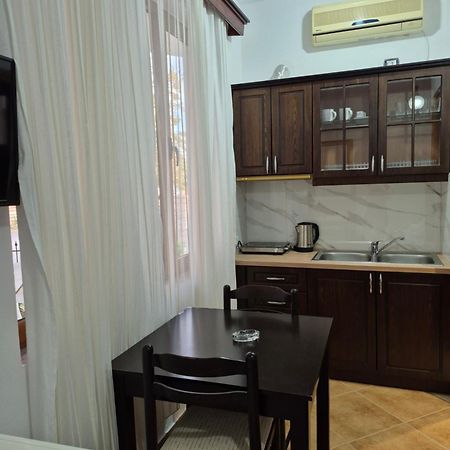 Vita Apartment - Spacious Garden And Balcony 5 Min To Beach & Center Ksamil Exterior foto