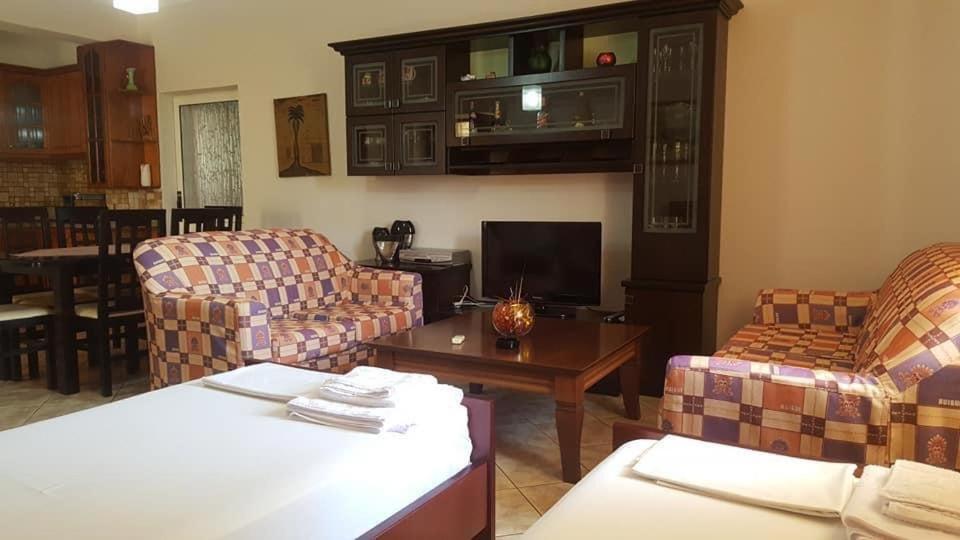 Vita Apartment - Spacious Garden And Balcony 5 Min To Beach & Center Ksamil Exterior foto