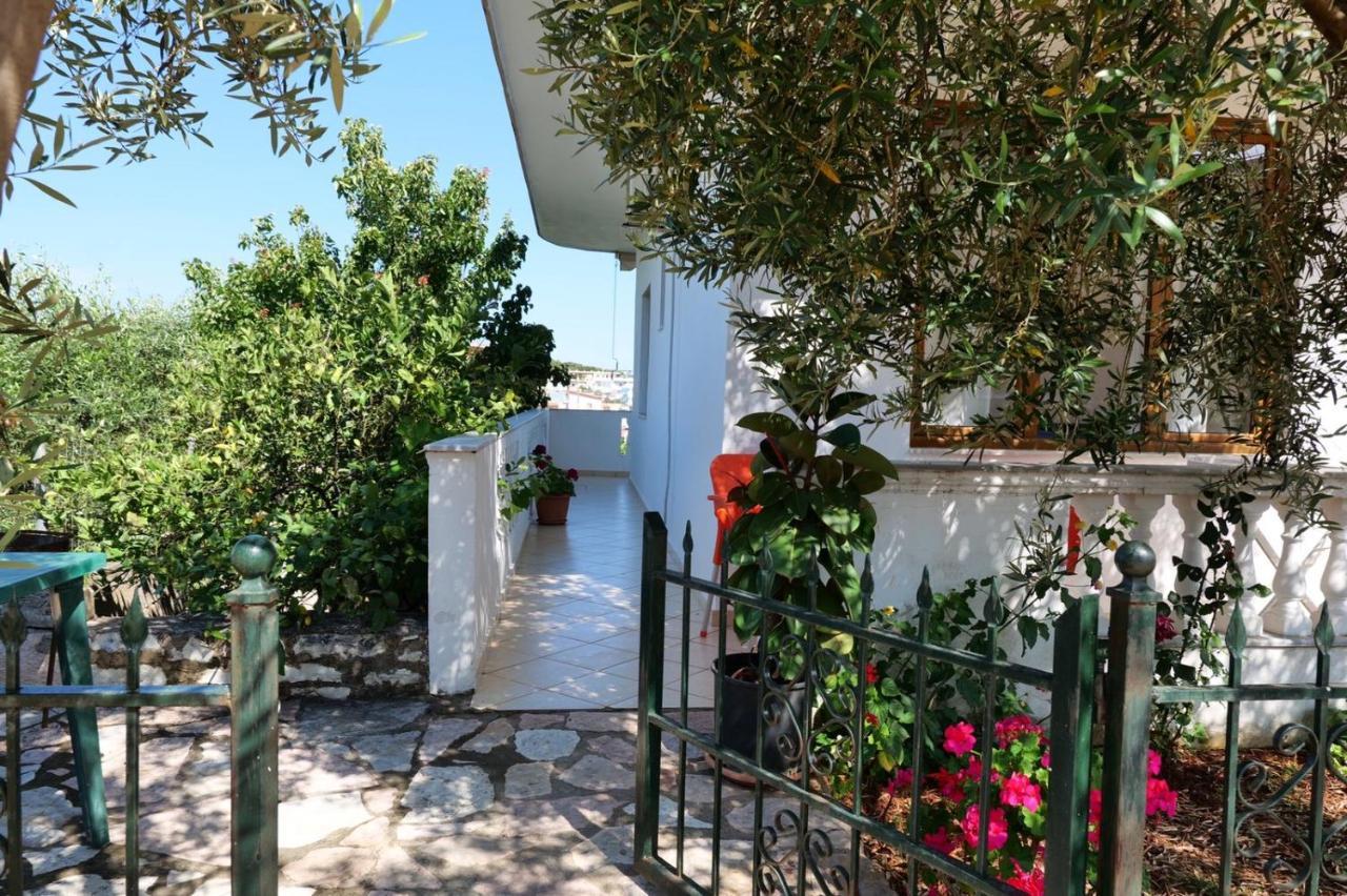 Vita Apartment - Spacious Garden And Balcony 5 Min To Beach & Center Ksamil Exterior foto