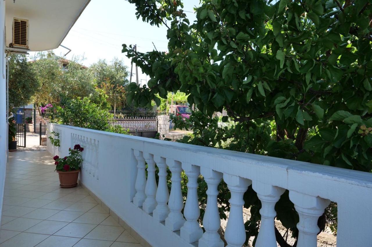 Vita Apartment - Spacious Garden And Balcony 5 Min To Beach & Center Ksamil Exterior foto