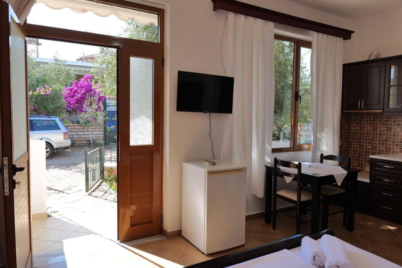 Vita Apartment - Spacious Garden And Balcony 5 Min To Beach & Center Ksamil Exterior foto