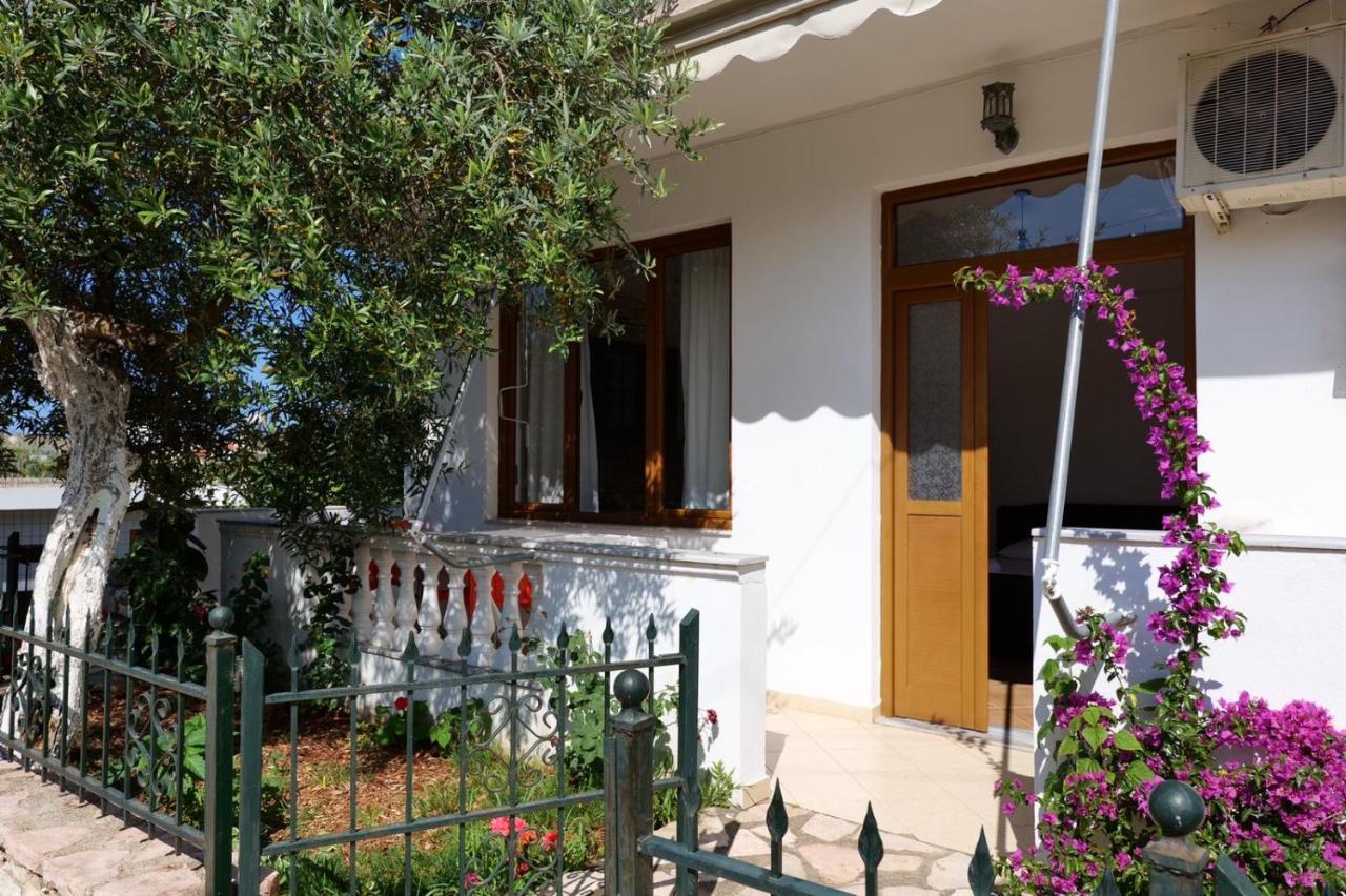 Vita Apartment - Spacious Garden And Balcony 5 Min To Beach & Center Ksamil Exterior foto