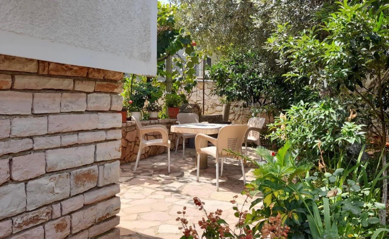 Vita Apartment - Spacious Garden And Balcony 5 Min To Beach & Center Ksamil Exterior foto