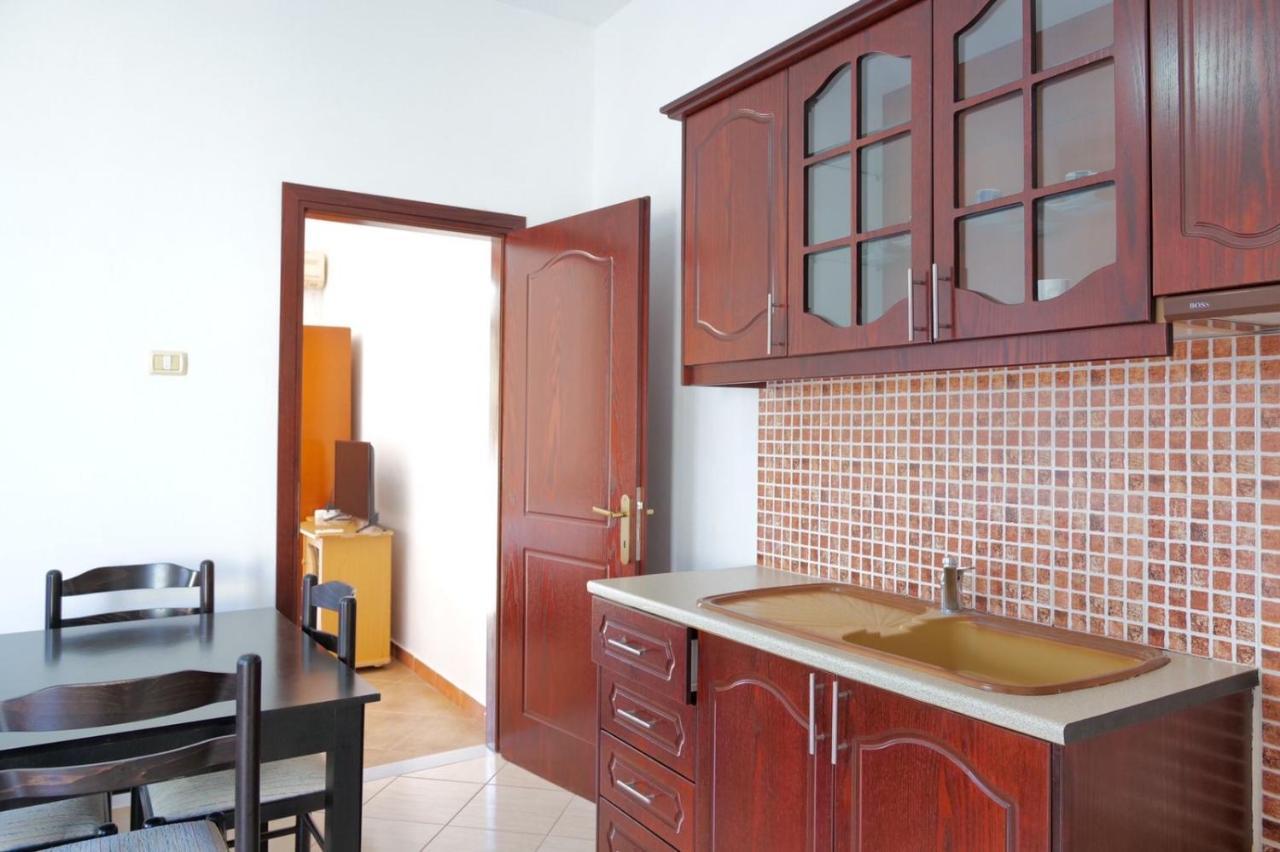 Vita Apartment - Spacious Garden And Balcony 5 Min To Beach & Center Ksamil Exterior foto