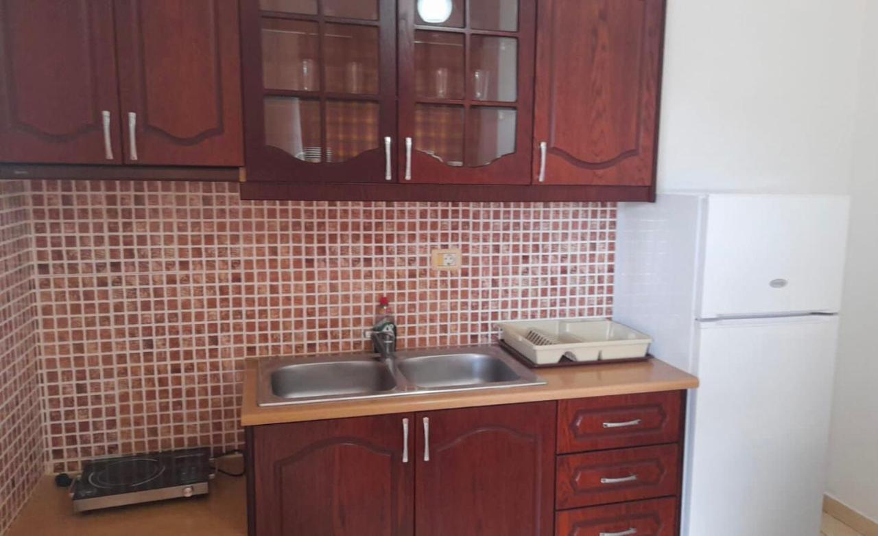Vita Apartment - Spacious Garden And Balcony 5 Min To Beach & Center Ksamil Exterior foto