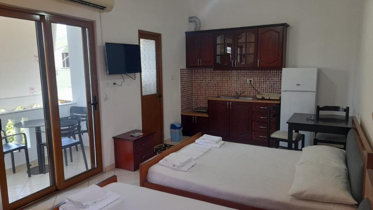 Vita Apartment - Spacious Garden And Balcony 5 Min To Beach & Center Ksamil Exterior foto