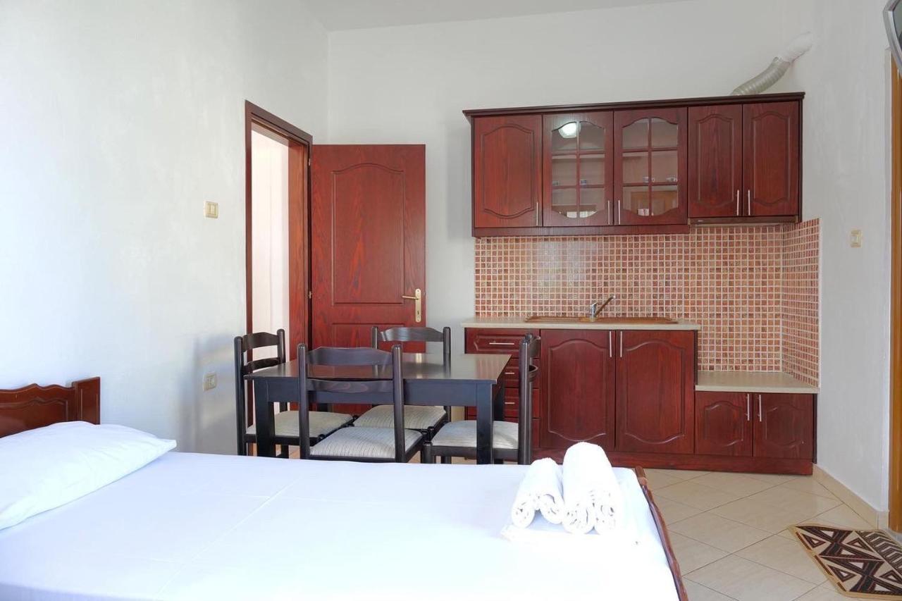 Vita Apartment - Spacious Garden And Balcony 5 Min To Beach & Center Ksamil Exterior foto