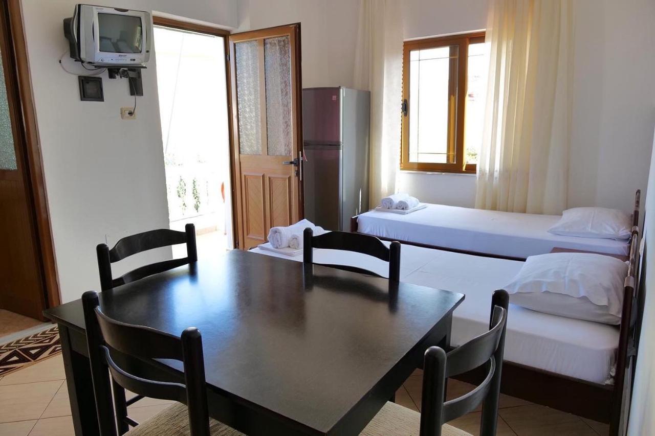 Vita Apartment - Spacious Garden And Balcony 5 Min To Beach & Center Ksamil Exterior foto