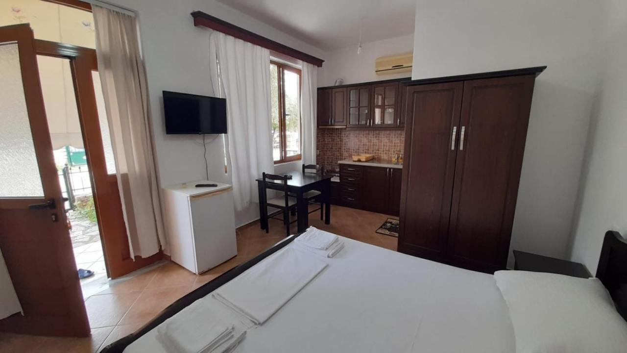Vita Apartment - Spacious Garden And Balcony 5 Min To Beach & Center Ksamil Exterior foto
