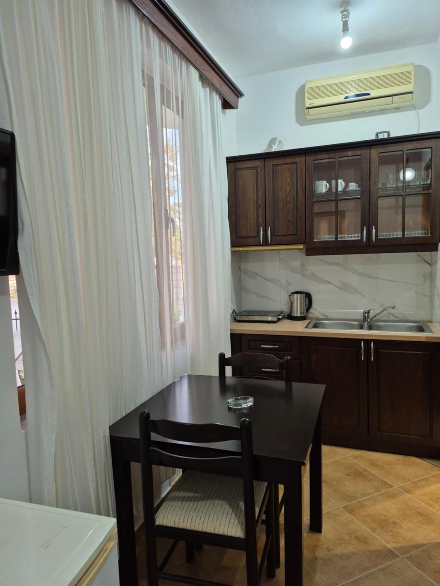 Vita Apartment - Spacious Garden And Balcony 5 Min To Beach & Center Ksamil Exterior foto