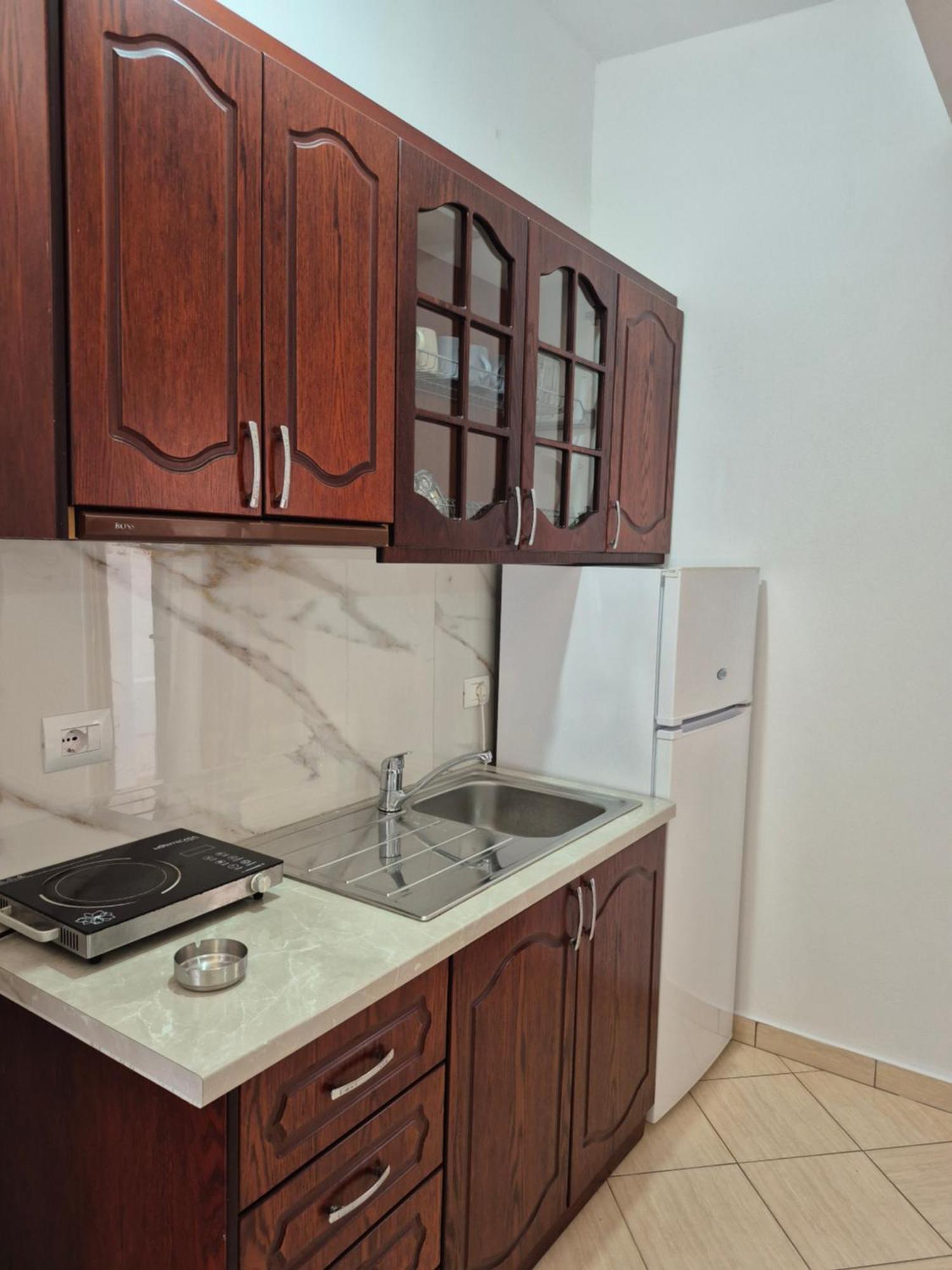 Vita Apartment - Spacious Garden And Balcony 5 Min To Beach & Center Ksamil Exterior foto
