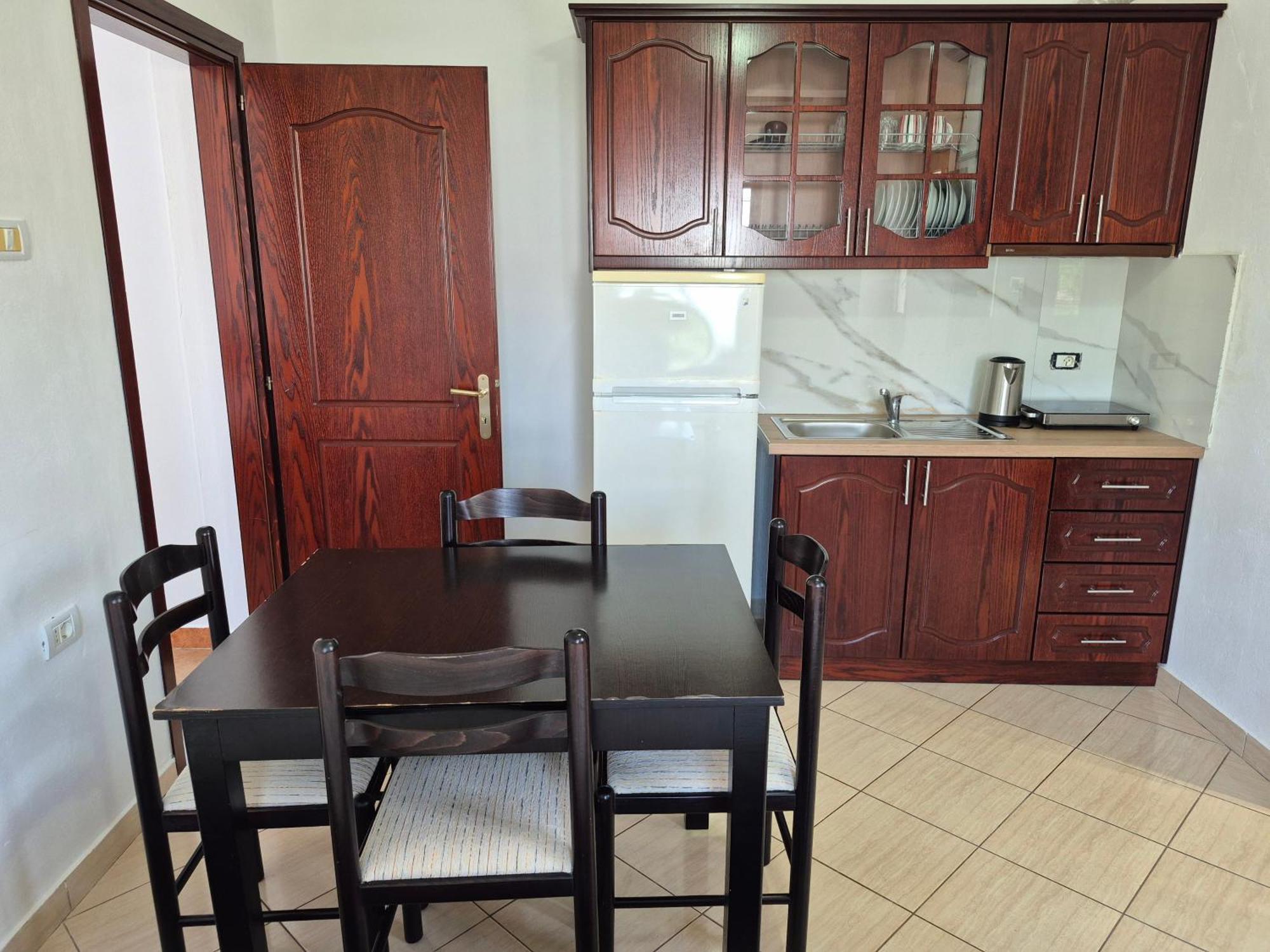 Vita Apartment - Spacious Garden And Balcony 5 Min To Beach & Center Ksamil Exterior foto